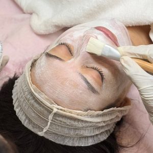 Dr Renaud Facial Or Choice Of Whitening/Diamond/Vitamin Facial Package FACIAL TREATMENTS Shop Online at Special Price from Dubai Offers