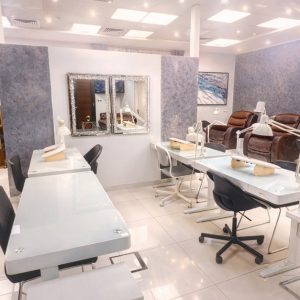 Hair Wash & Blow Dry With Optional Haircut & Roots Color Men's Shop Online at Special Price from Dubai Offers